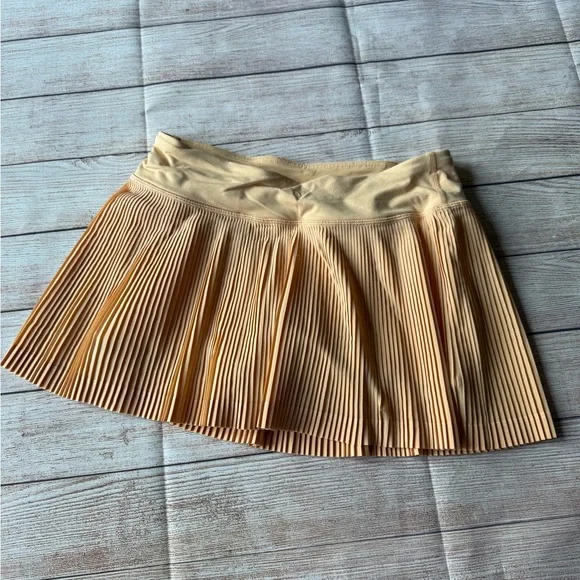 Lululemon Athletica Beige Pleated Mini Skirt - Picture 1 of 4